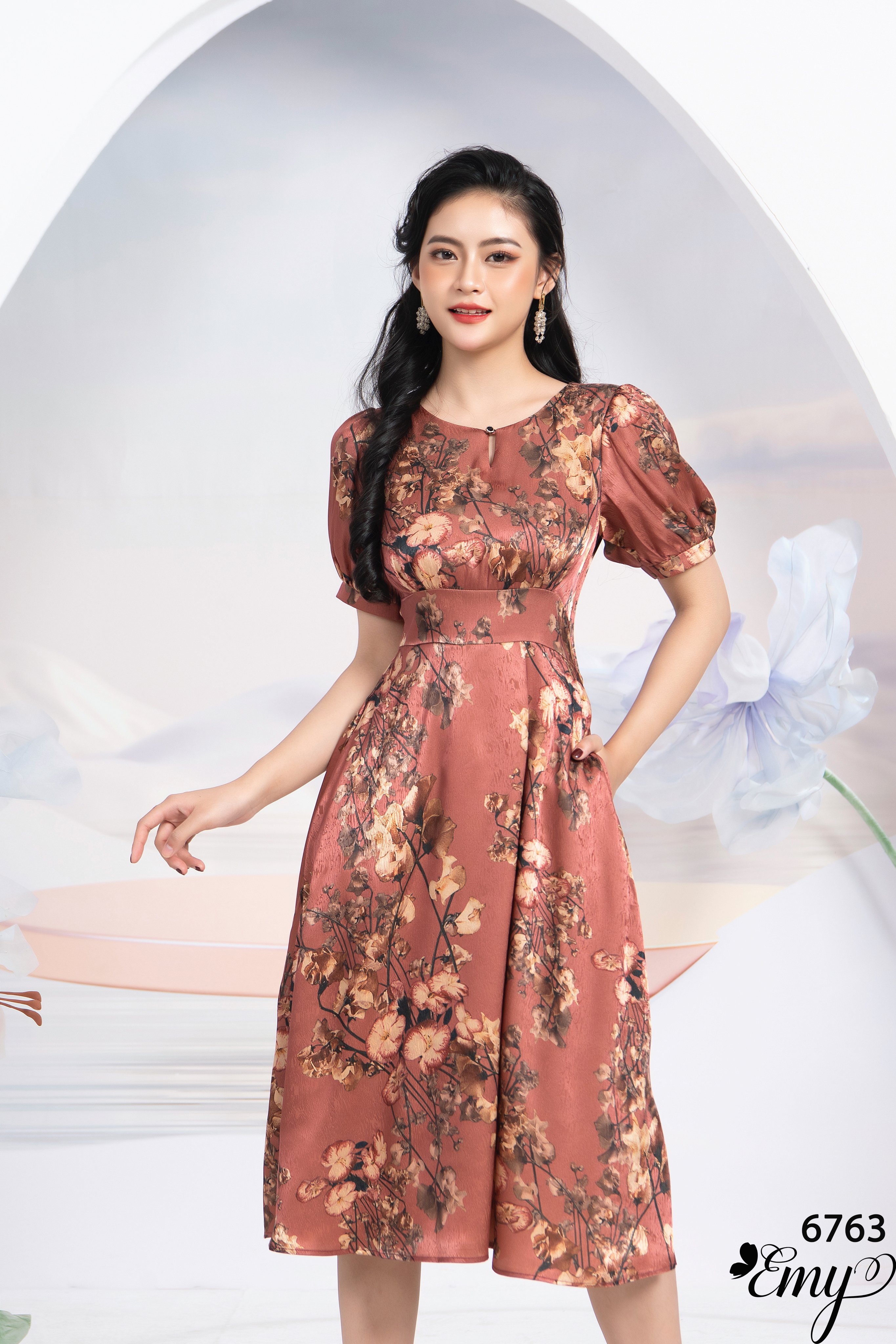 Đầm EMY EM6763 Xoè Cổ V Phối Nút