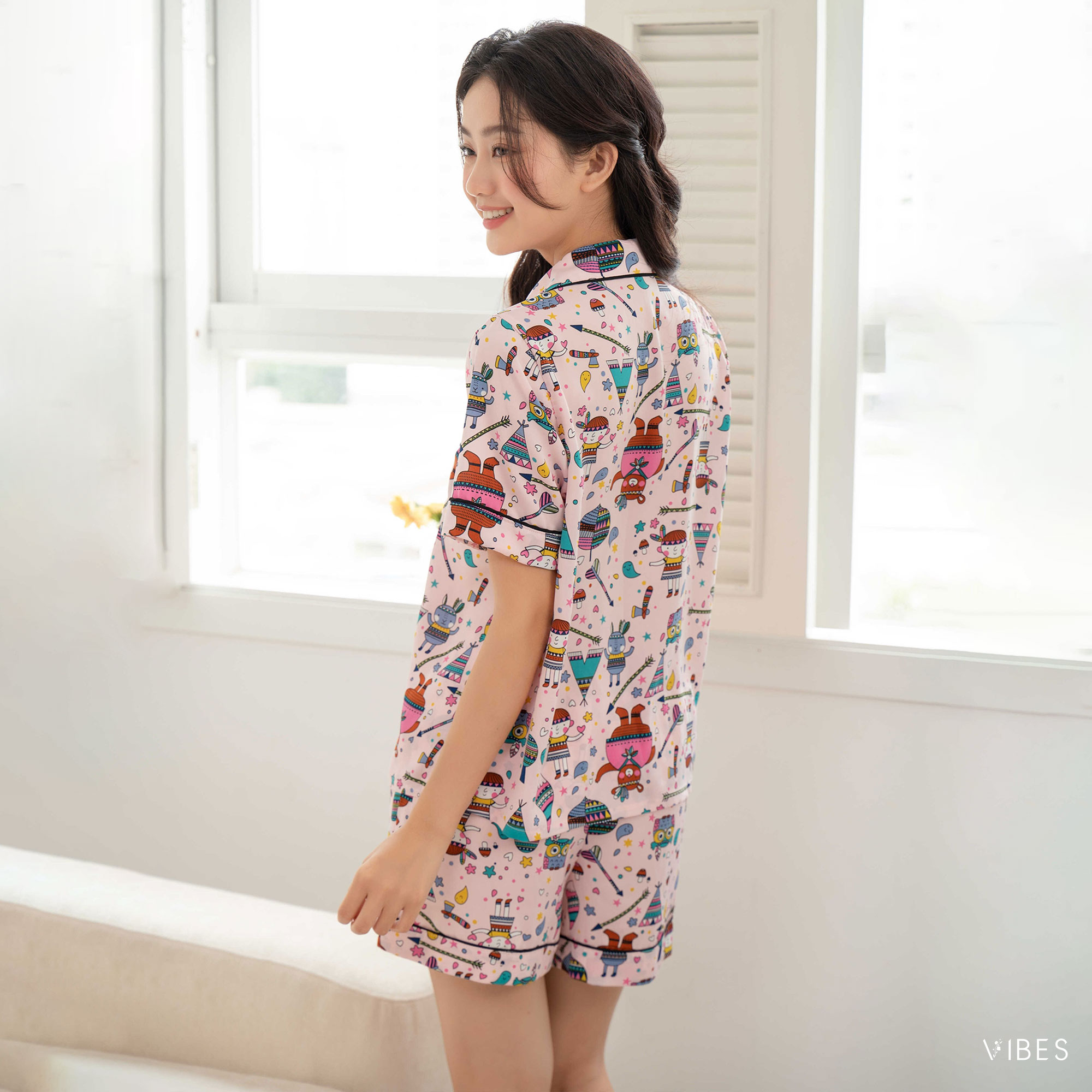 Vibes Women's Home Wear Set: Mango Silk Short Pajamas with Many Patterns, Cool and Lightweight Material, No Wrinkles.