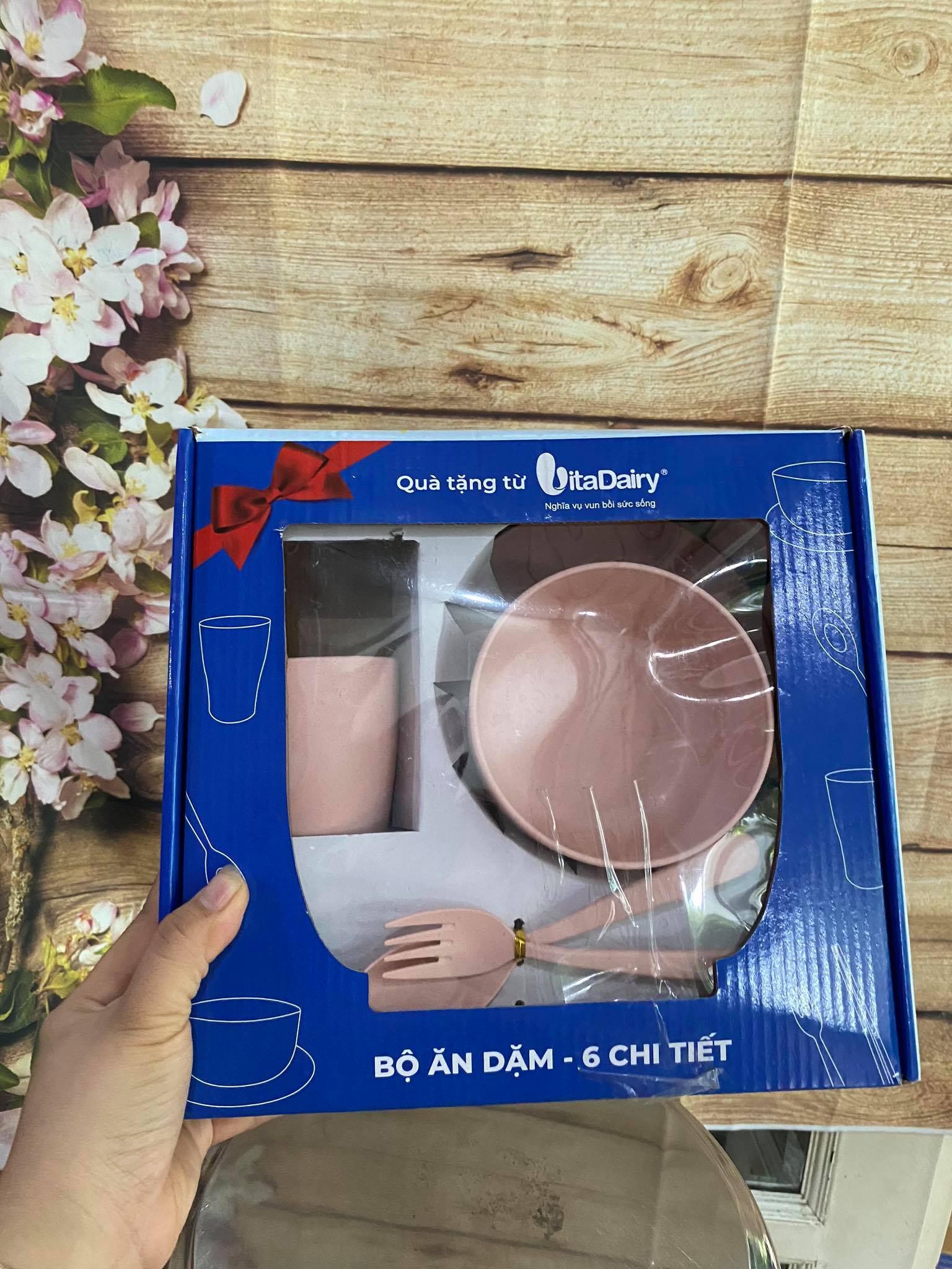 [HCM]Bộ ăn dặm lúa mạch 6 chi tiết cho bé (màu ngẫu nhiên )
