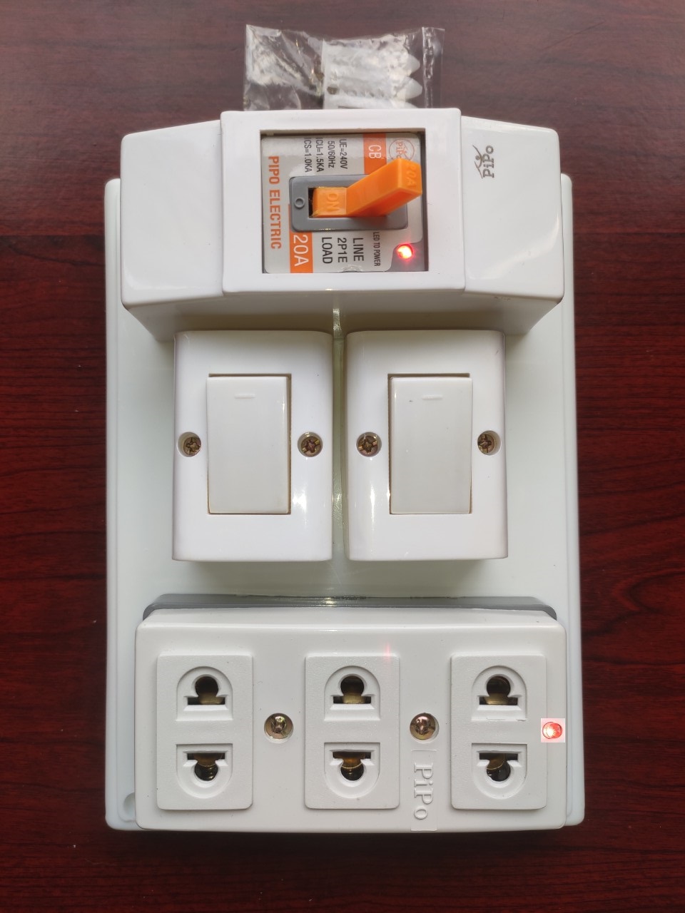 Bảng điện, Táp lô 3.200W LOẠI TỐT + + CB atomat 20A chống quá tải + 2/3 Công tắc + CÓ MÀNG CHE AN TOÀN + Ổ cắm lò xo bung chống giãn + Đi dây TO sẵn sàng + Bộ ốc vít lắp đặt
