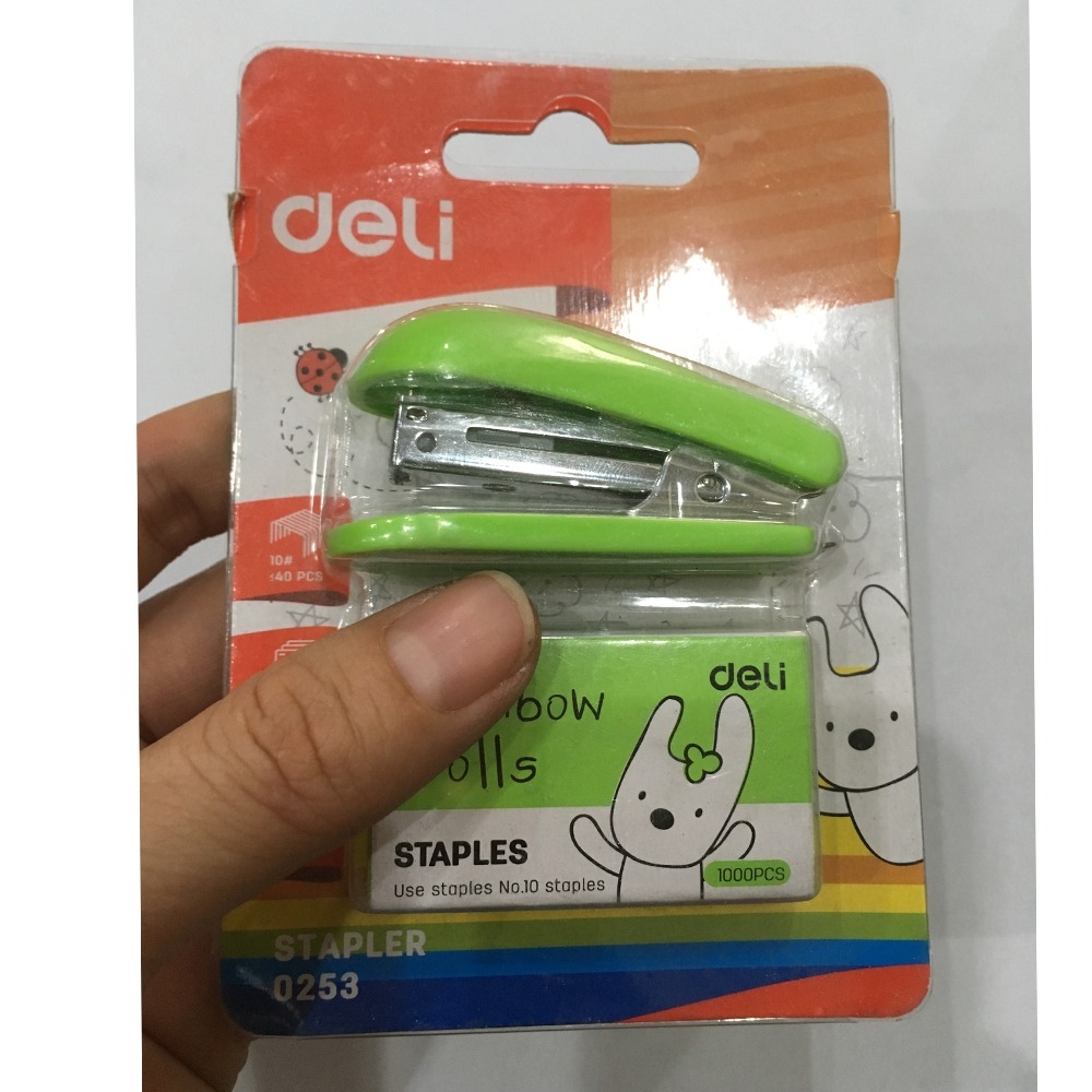 Dập ghim mini số 10 Deli tặng lõi ghim E0253