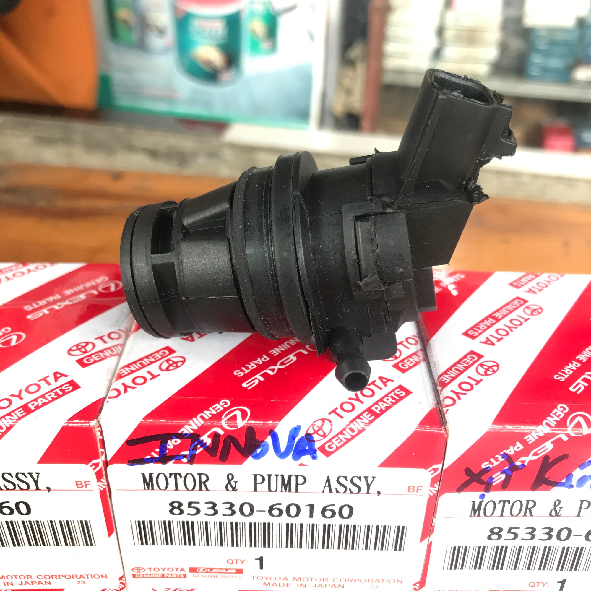 [HCM]Bơm Nước Rửa Kính Xe Toyota Innova - Fortuner 85330-60160