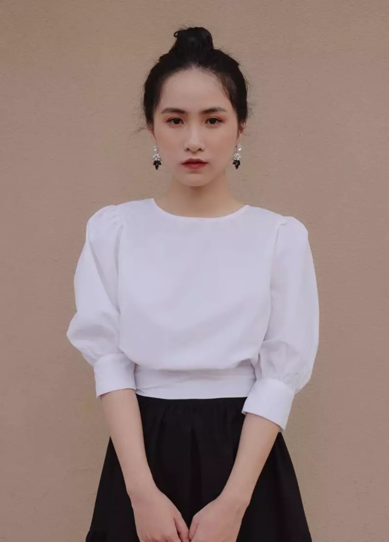 Áo kiểu trắng tay phòng cột nơ eo Croptop