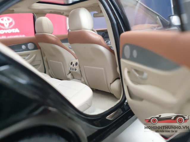 [HCM]Xe mô hình Mercedes E Class E300L tỉ lệ 1:18