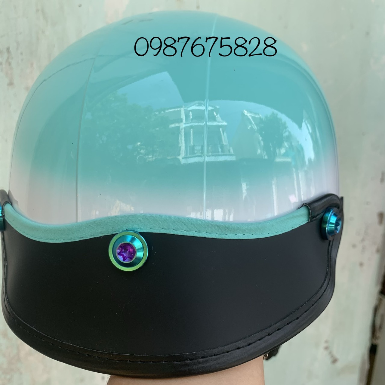 HOT  Nón sơn 2màu gắn 3 ốc titan gr5