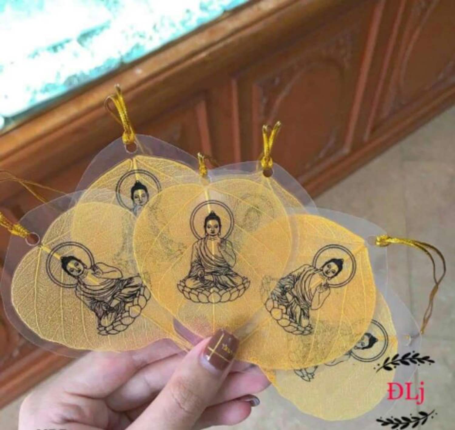 {TOPIC RẺ HƠN} Lá Bồ Đề In Phật Dát Vàng MAY MẮN Tâm An
