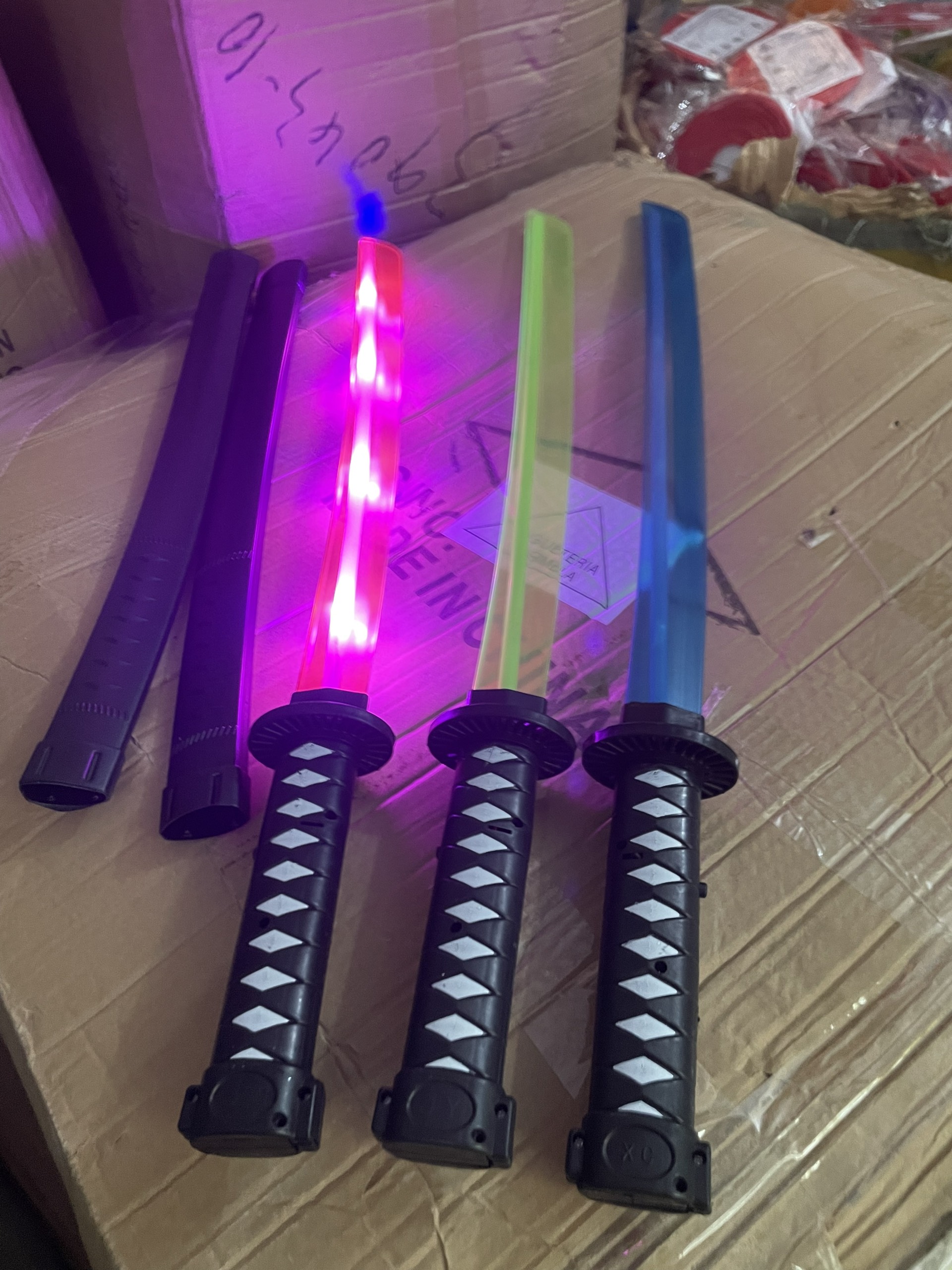 Kiếm phát sáng ( katana ), đồ chơi phát sáng