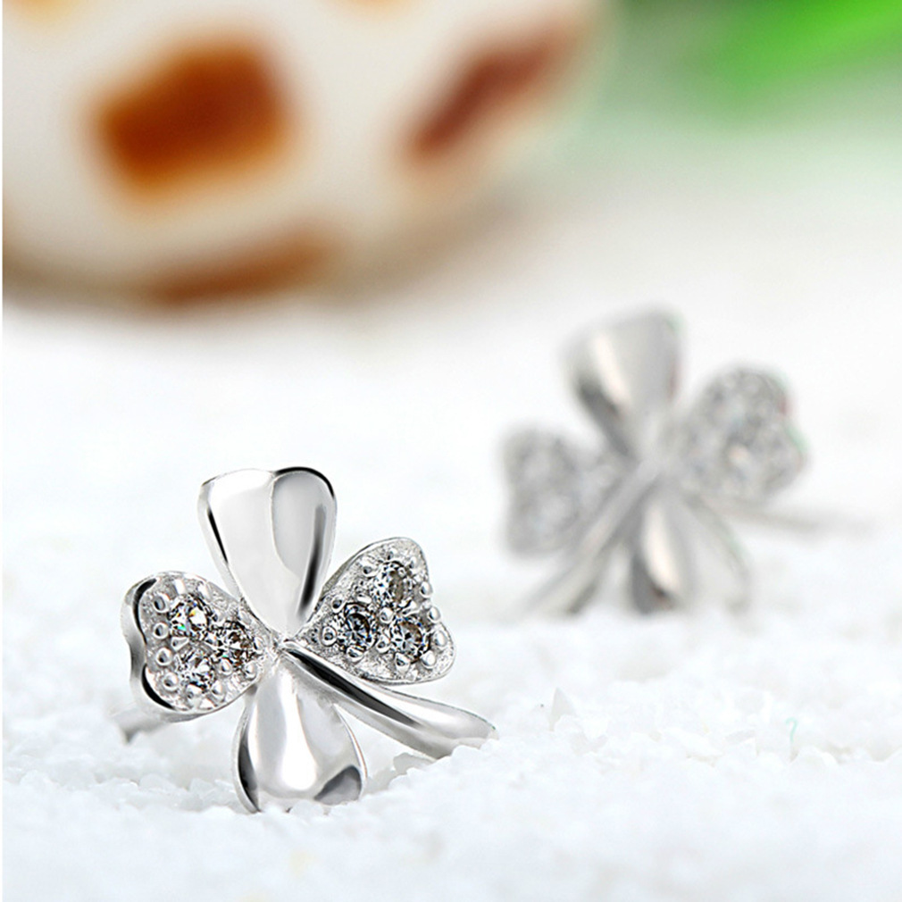 Bông tai nữ cỏ bốn lá may mắn
