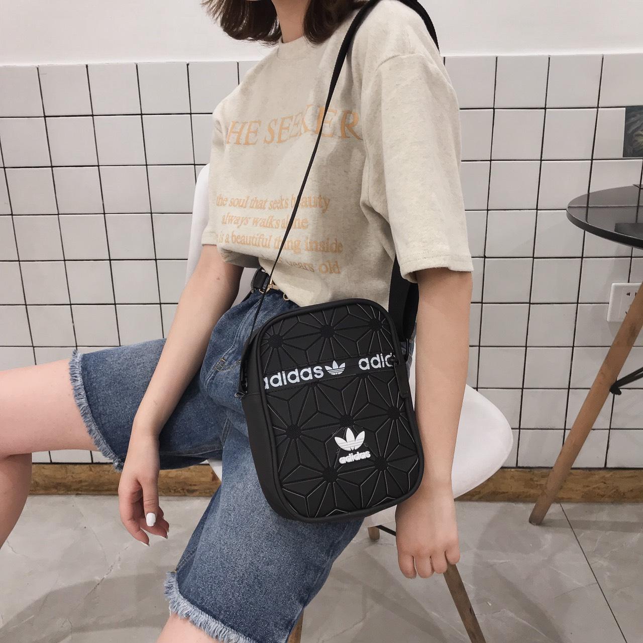 Túi đeo chéo Adidas 3D