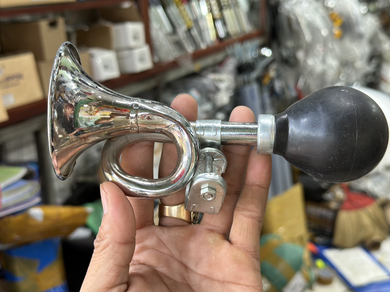 Kèn hơi tiếng heo, gắn ghi đông trang trí. dành cho các dòng xe 67, 68, cd, cl...