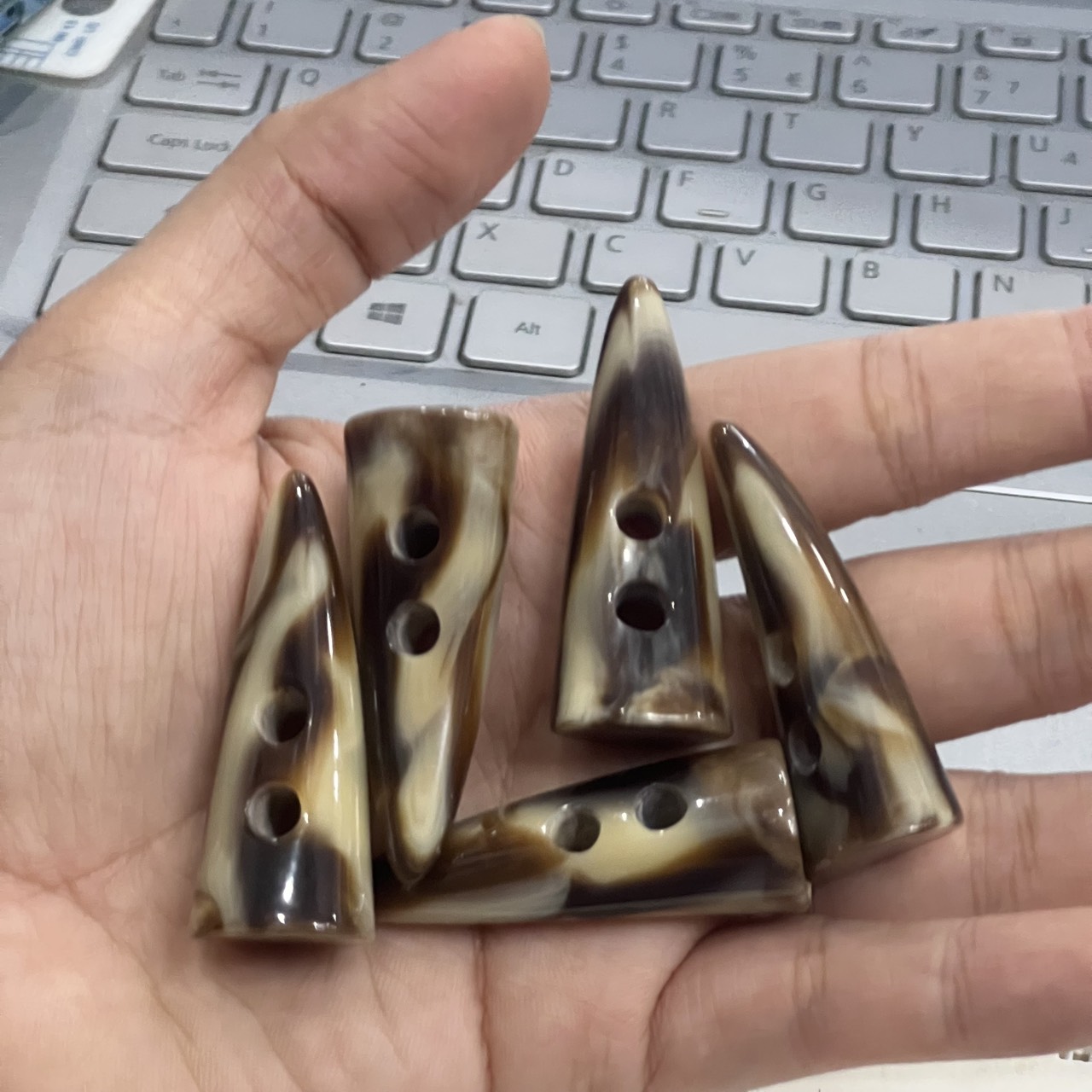 Nút gỗ sừng dài 5cm 15k /2cái