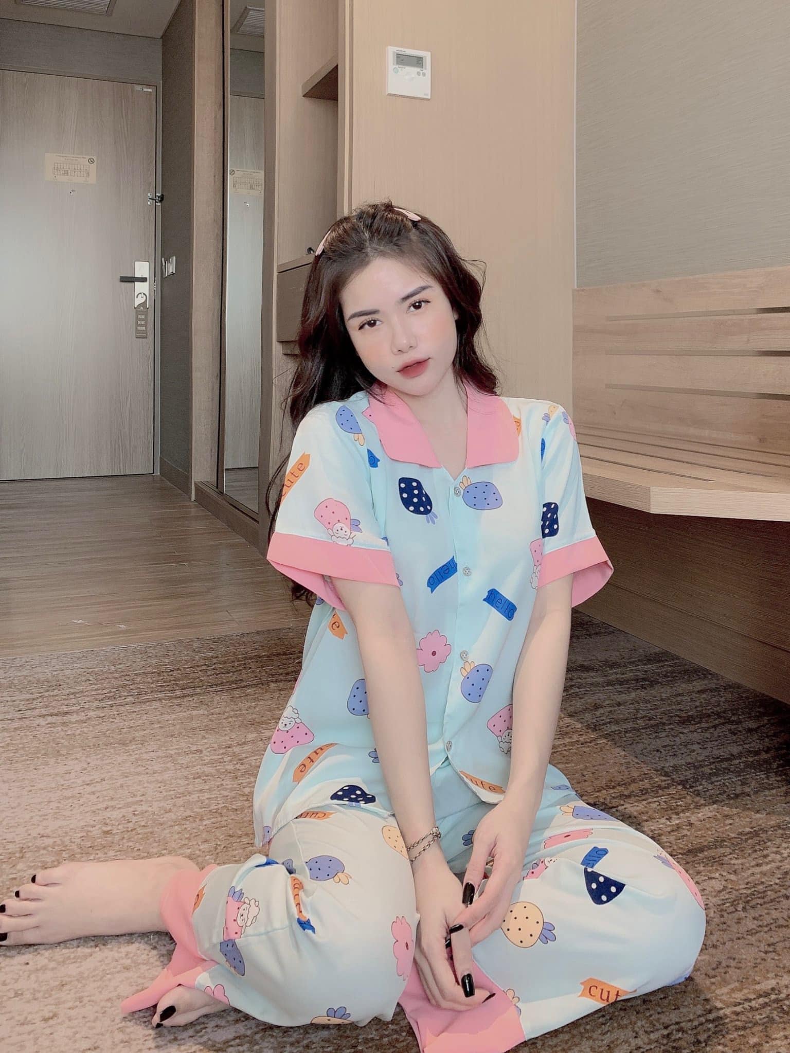 Bộ cộc tay quần dài lụa Mango cao cấp cổ sen