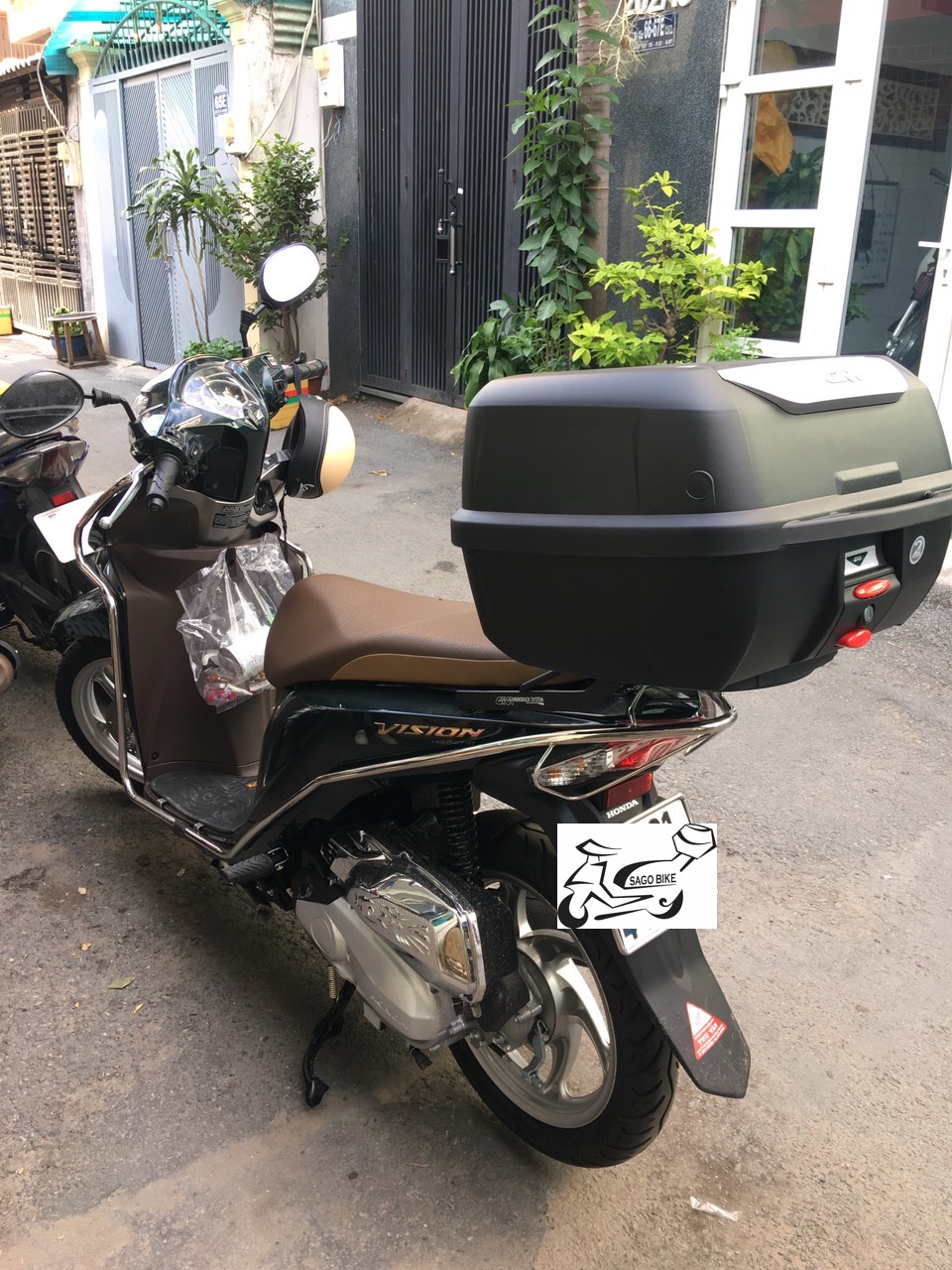 Thùng xe Vision mẫu givi E43NTL và baga chuẩn theo xe