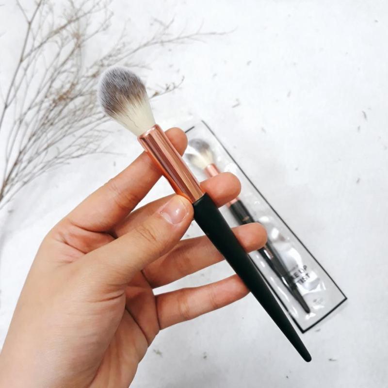 CỌ HIGHLIGHT VACOSI TAPERED HIGHLIGHTER BRUSH M26