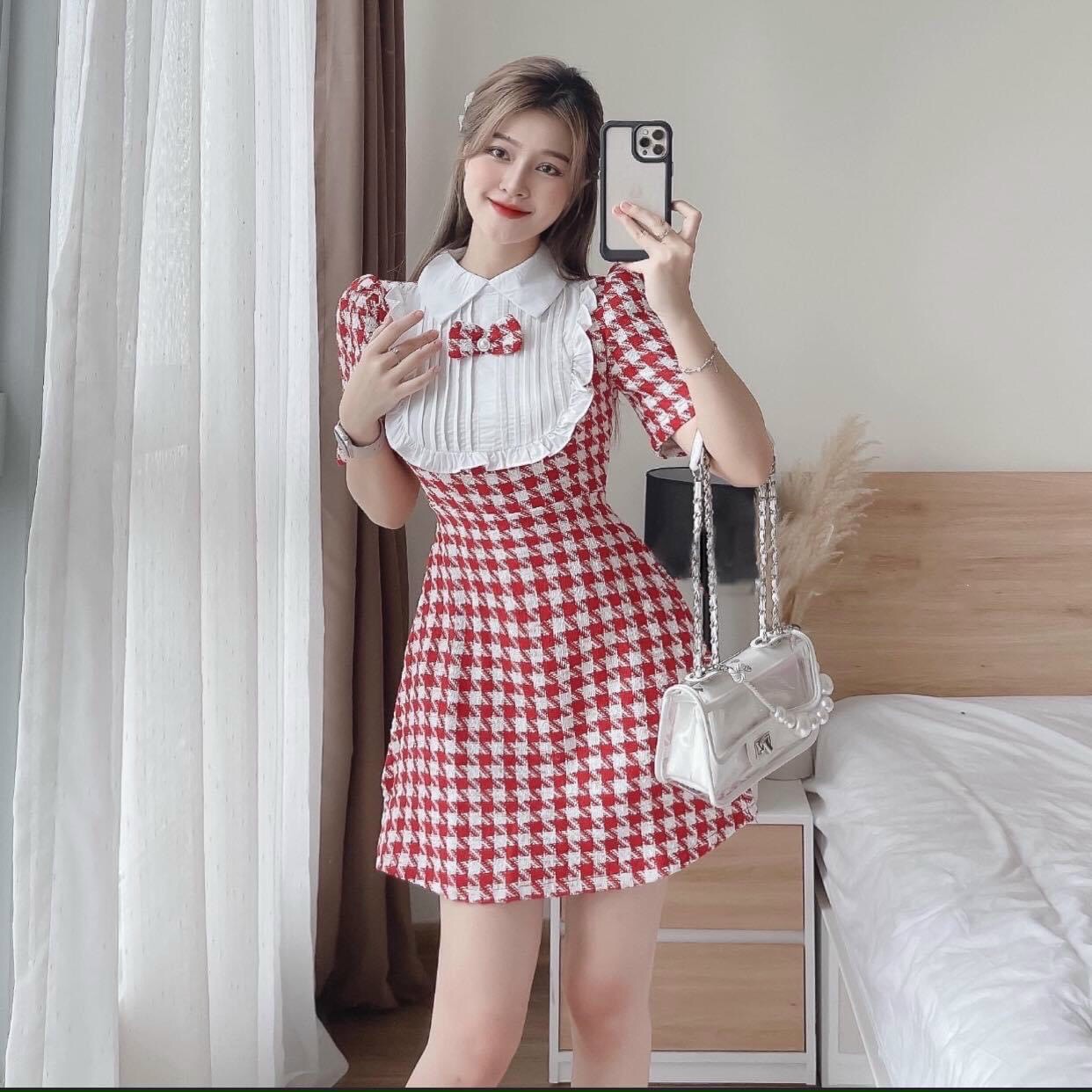 Đầm dạ sọc caro đỏ phối cổ bèo sang chảnh