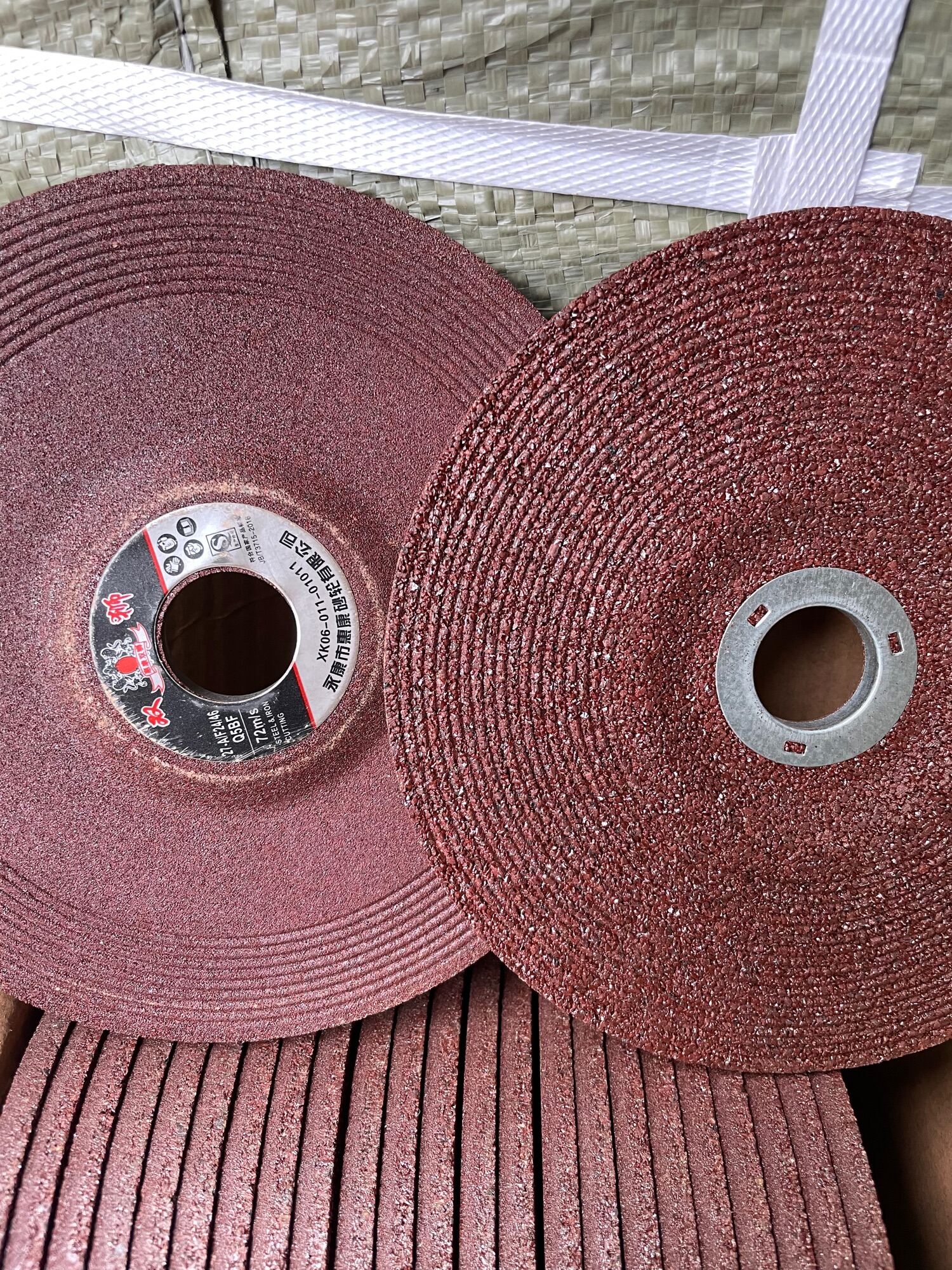Đá mài sắt lionking màu đỏ 1t5 (150x6x22mm)