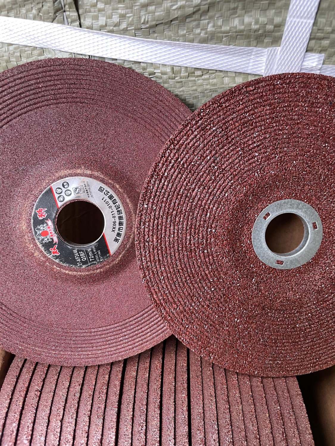Đá mài sắt lionking màu đỏ 1t5 (150x6x22mm)