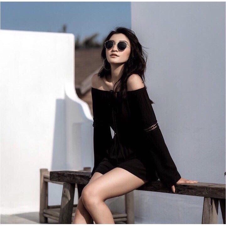 Jumpsuit đen trễ vai, tay loe cực hot