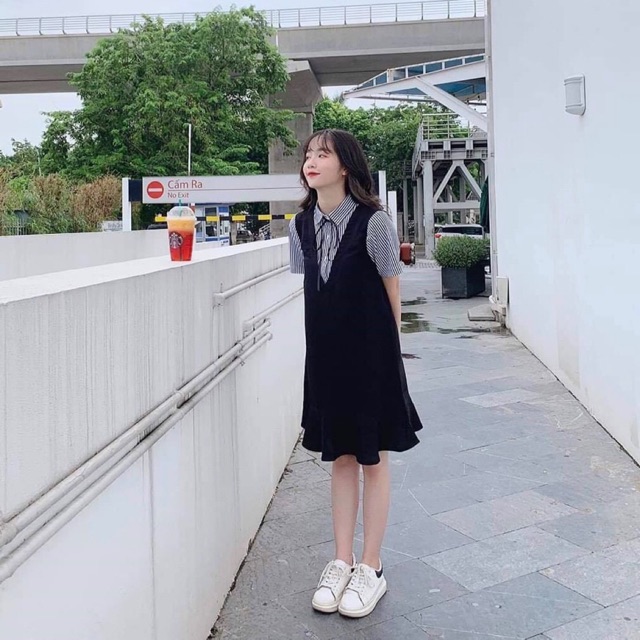 Đầm suông đen phối sọc
