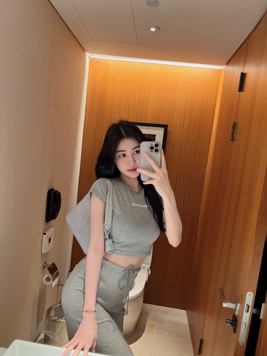 Áo thun croptop Feel body