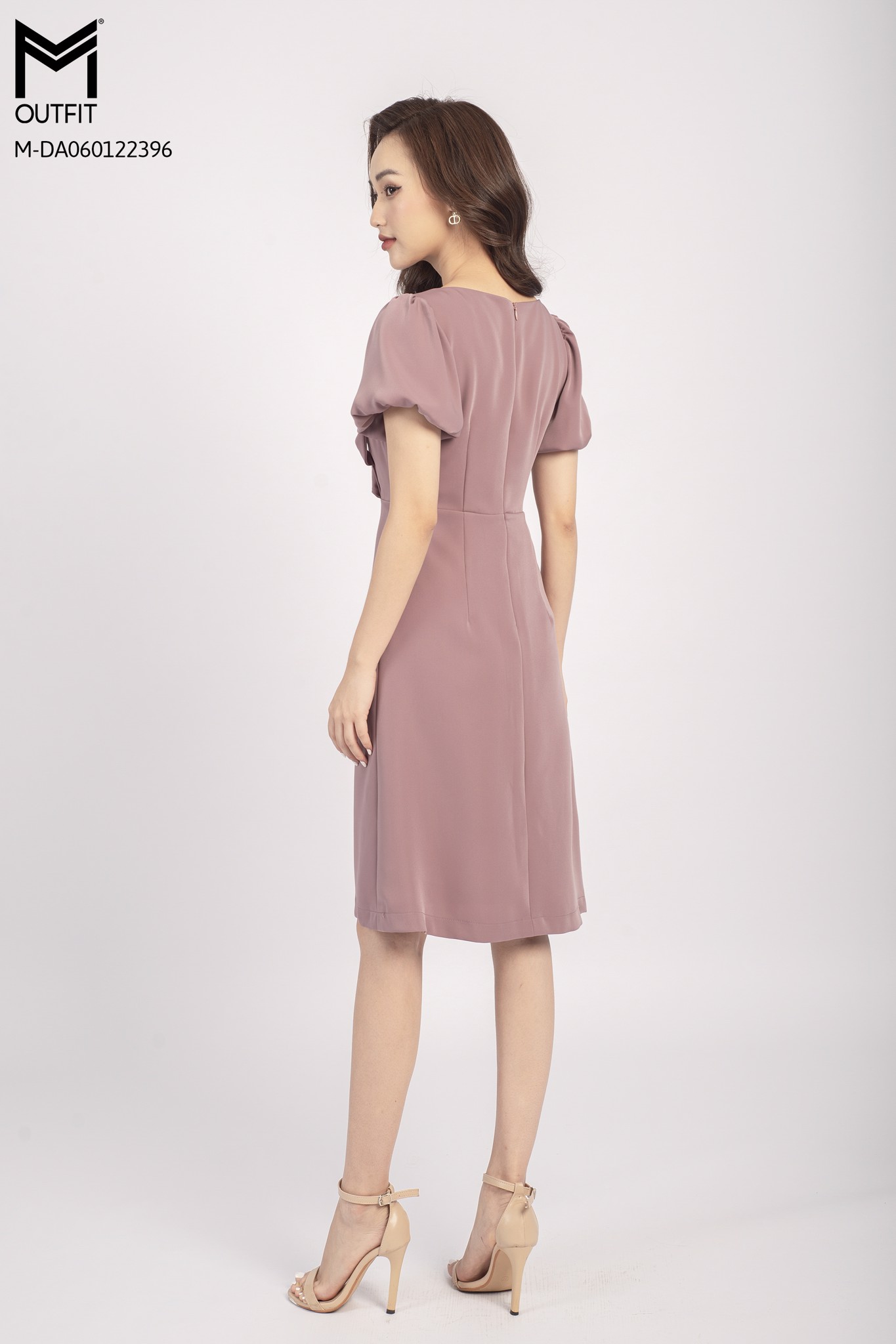 Đầm cổ U đính hoa 3D - Mmoutfit