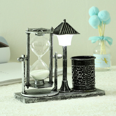 Hộp bút để bàn phong cách cổ điển (Hộp bút, đồng hồ cát, đèn)