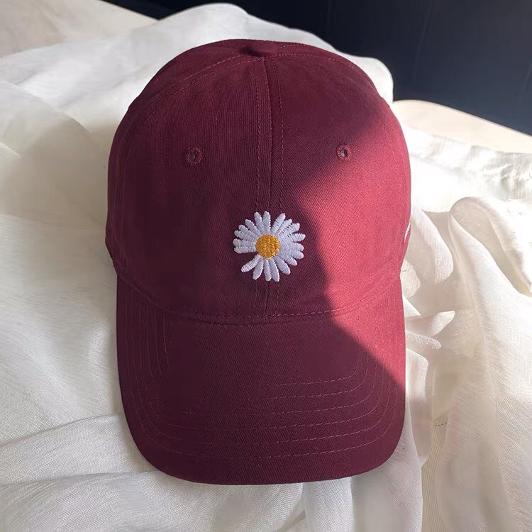 Mũ lưỡi trai thêu hoa cúc Unisex cá tính , nam nữ đội đều hợp lí, mát thoáng khí.