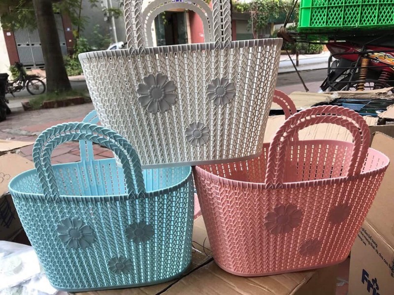 Làn nhựa dẻo có tay xách đi chợ