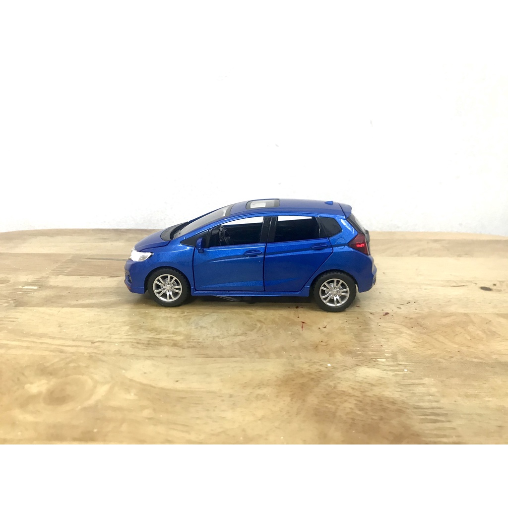 Mô hình xe Honda FIT _ Tỷ lệ 1:32