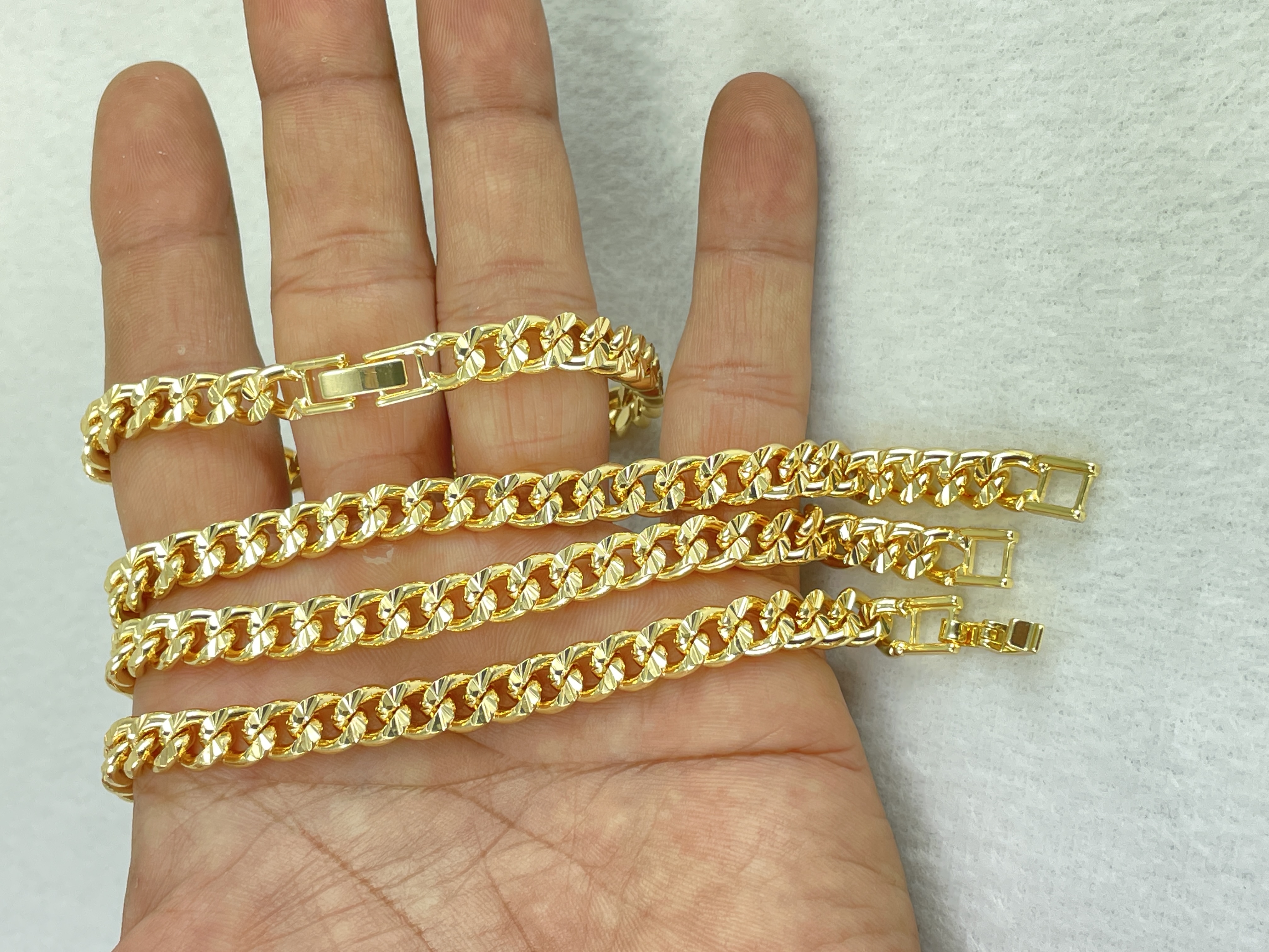 Lắc tay nam nữ mạ vàng 18k sáng bóng