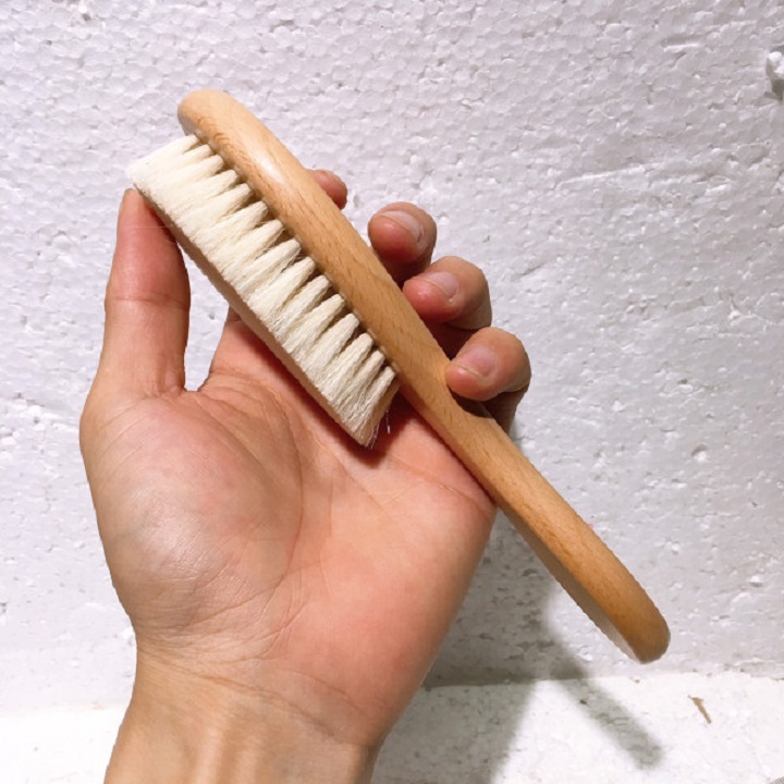Fade Barber Hair Brush with Wooden Handle Is Extremely Clean