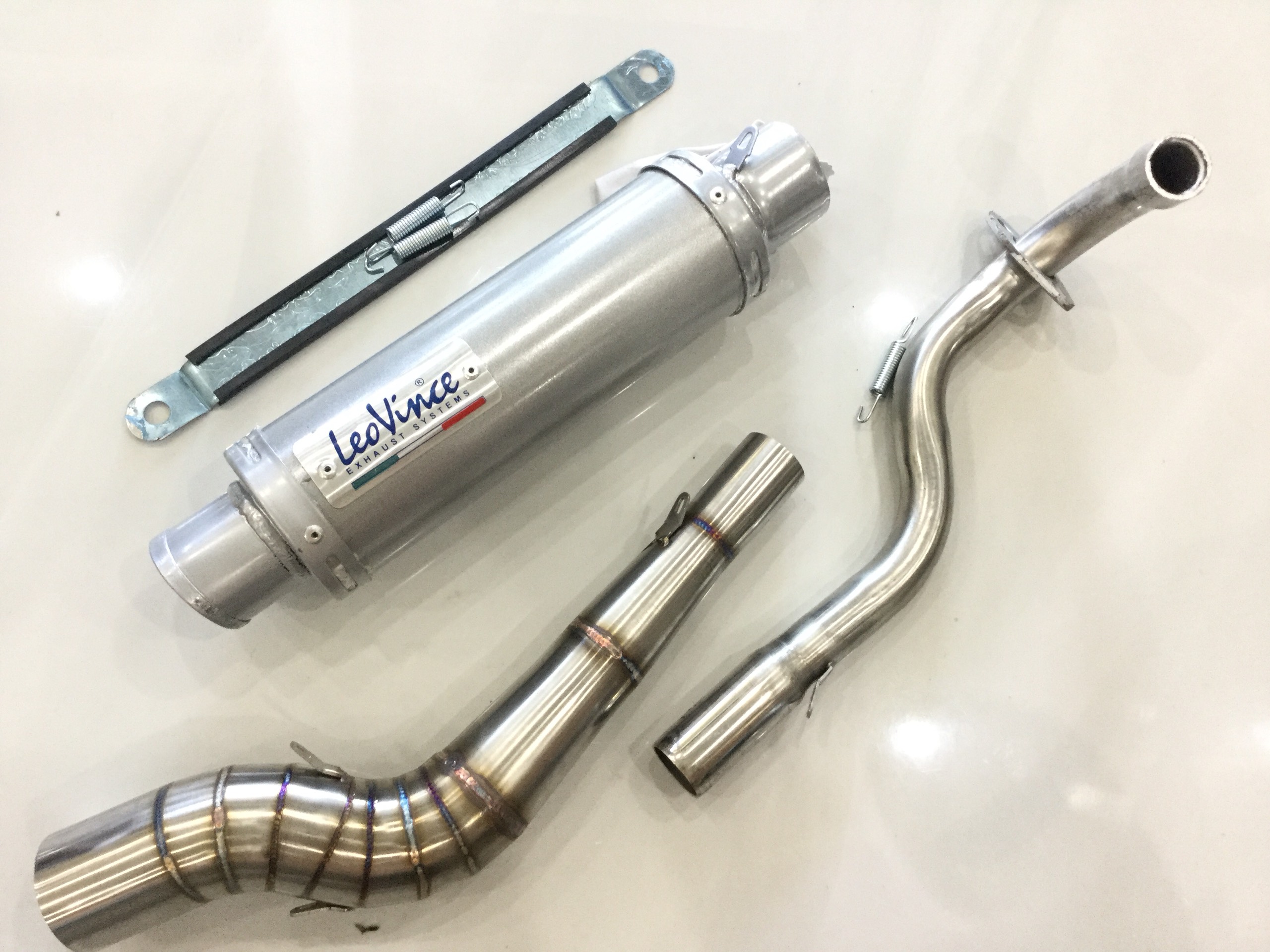 Pô leovince màu trắng full cổ cong 2 khúc sirius. jupiter, taurus,.. Exciter- Winer sonic