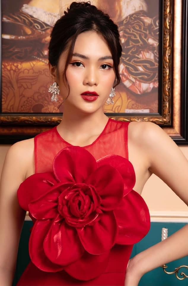 Jumpsuit thiết kế hoa 3D