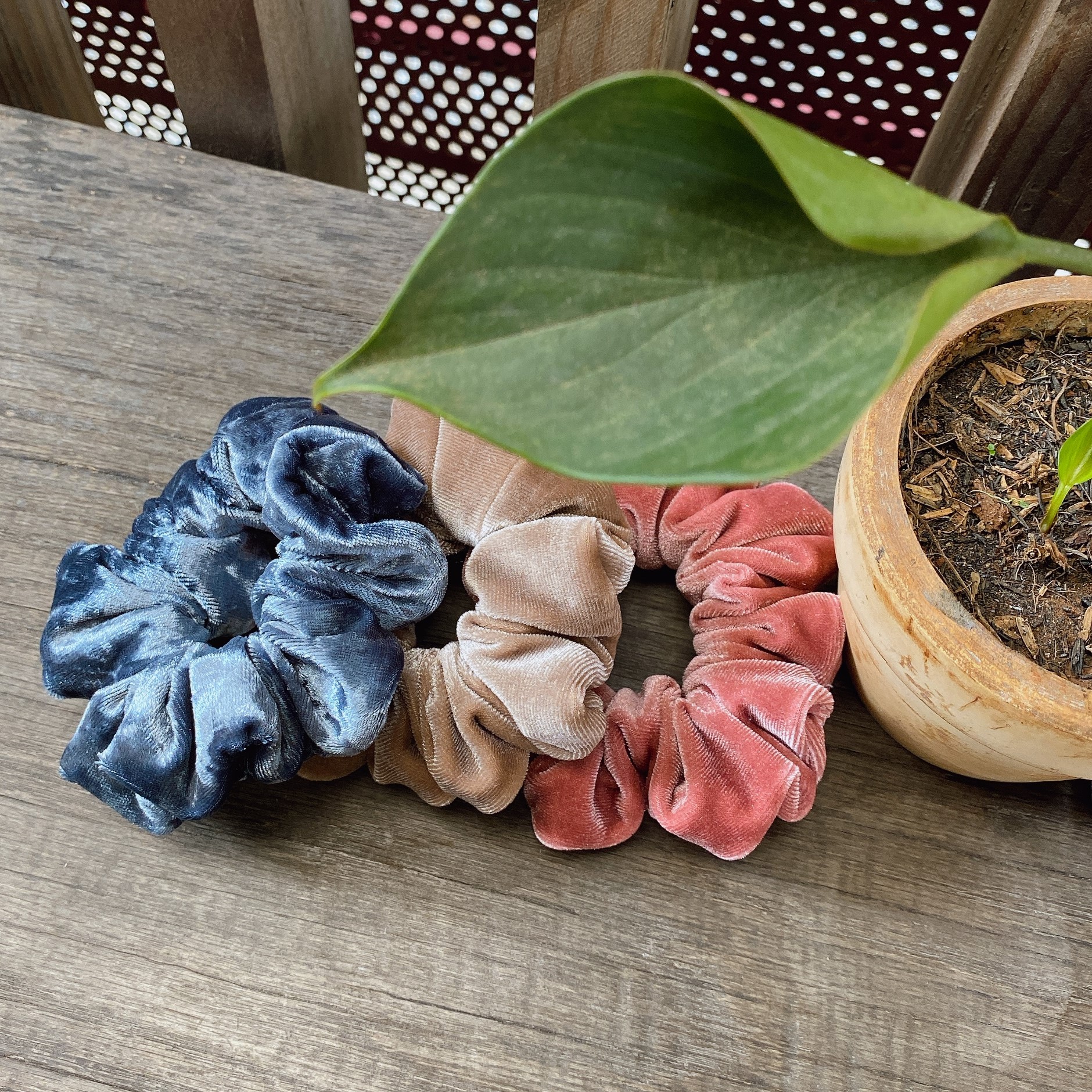 Scrunchies cột tóc vải nhung | scrunchies.intown