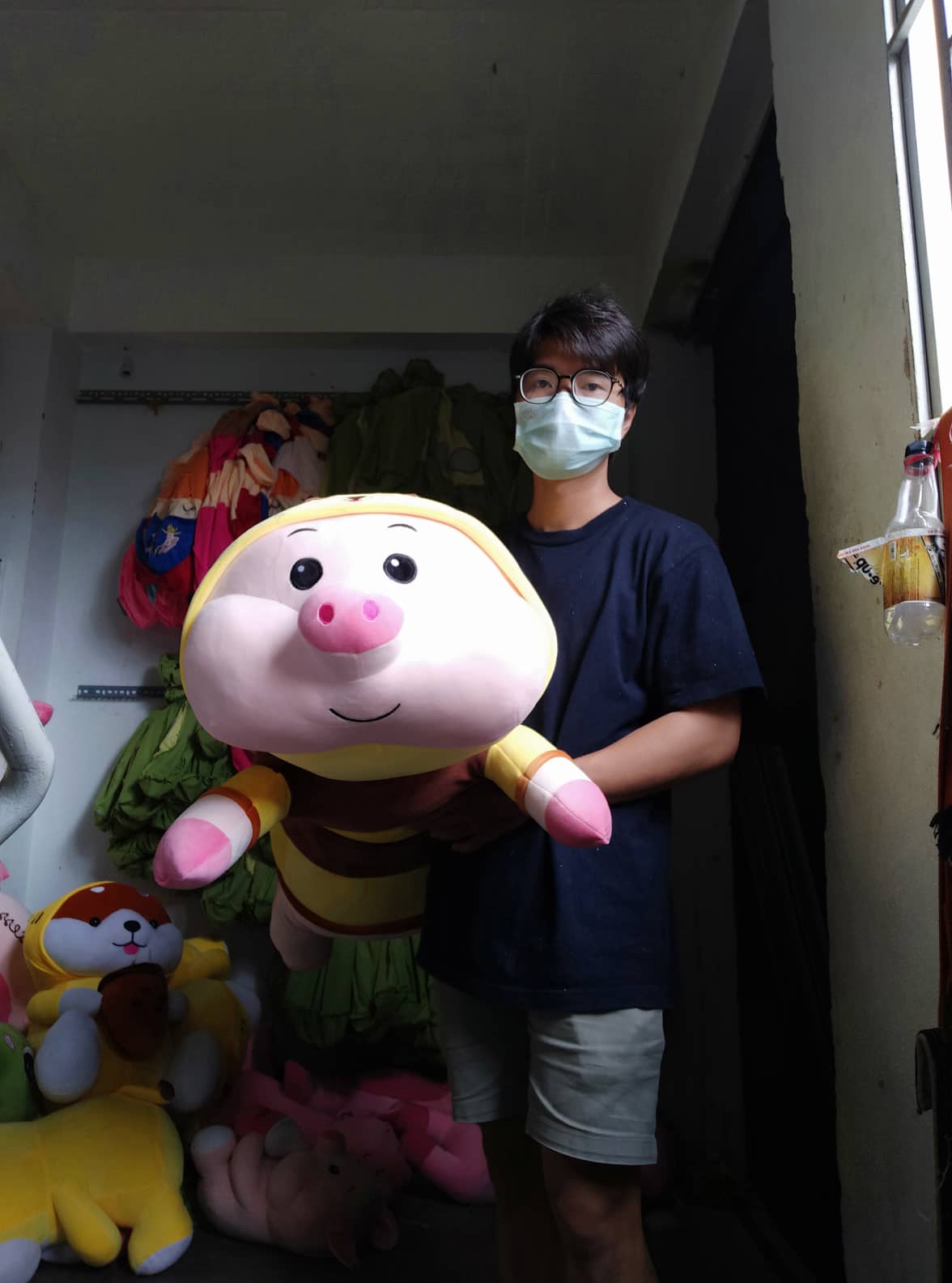 Gấu bông heo nón ong cosplay
