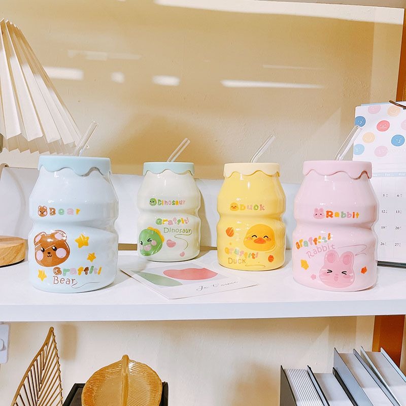Ly cốc sứ uống nước Yakult họa tiết có ống hút thủy tinh dung tích 400ml - Cốc sứ Yakult Graffiti kèm ống hút