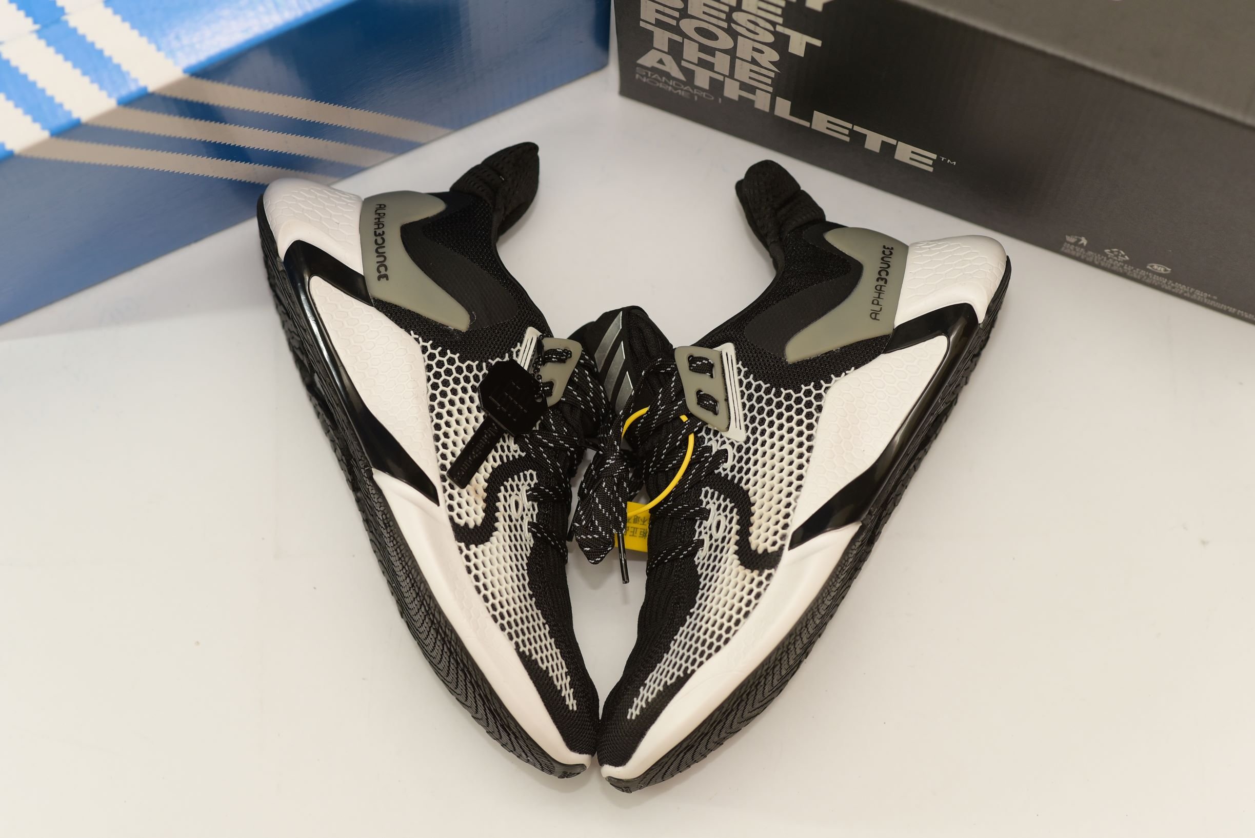 [Siêu Sale] Giày Sneaker Nam Nữ Alphabounce Đen Đế Trắng (Fullbox+ Tặng hộp bảo vệ box)