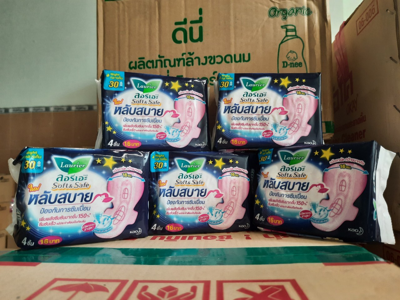 (KTT) Băng vệ sinh dùng ban đêm Thái lan LAURIER ( gói 4 miếng có cánh)