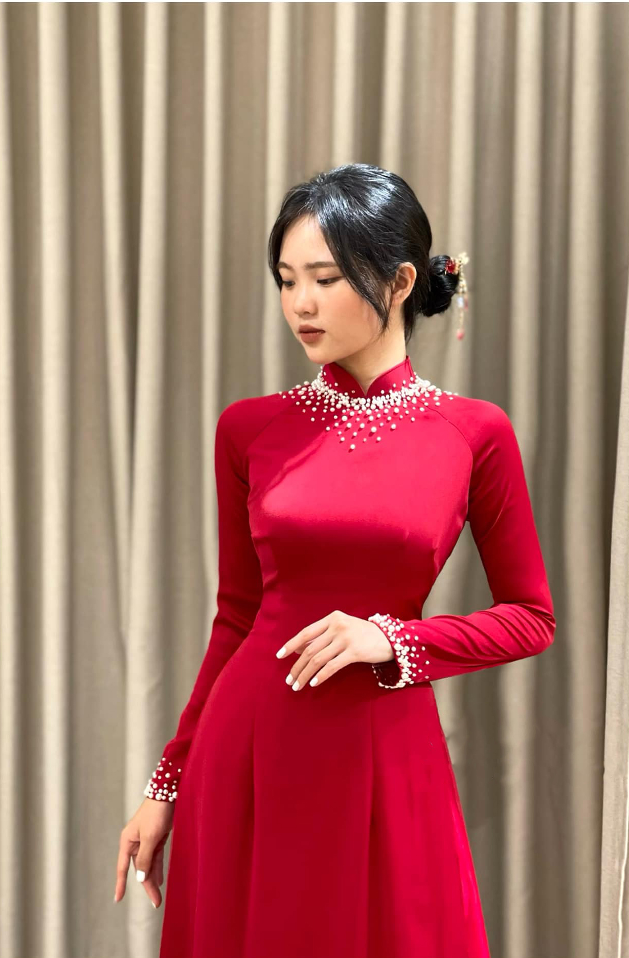 Áo dài cưới đỏ tủa ngọc trai