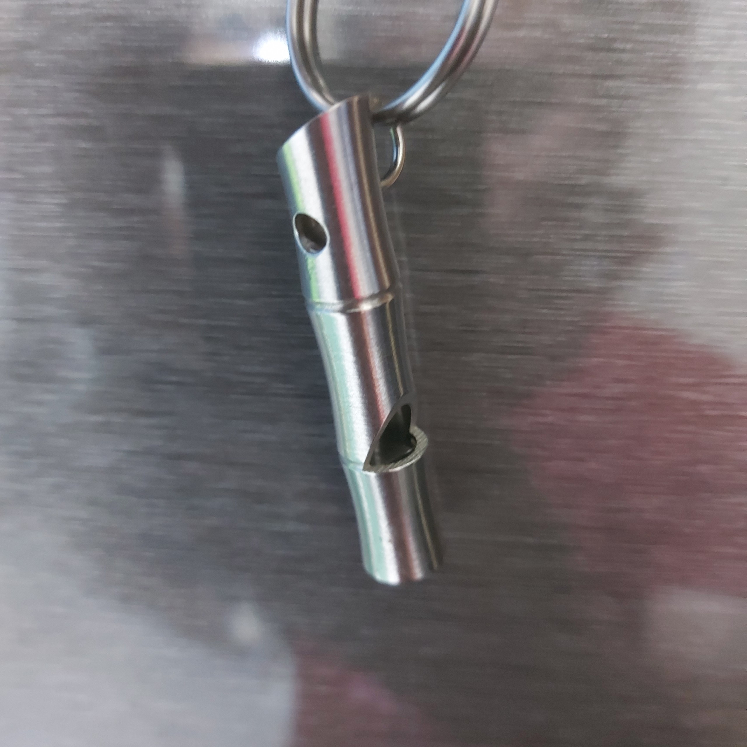 Phụ Kiện Móc Khóa còi inox thổi kêu