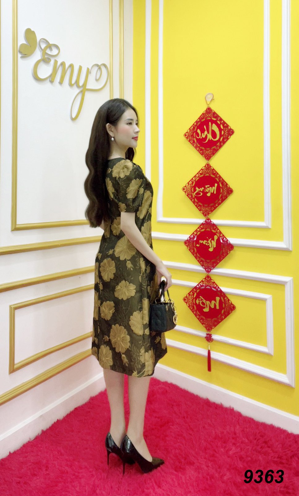 Đầm EMY EM9363 Suông Gấm Vàng