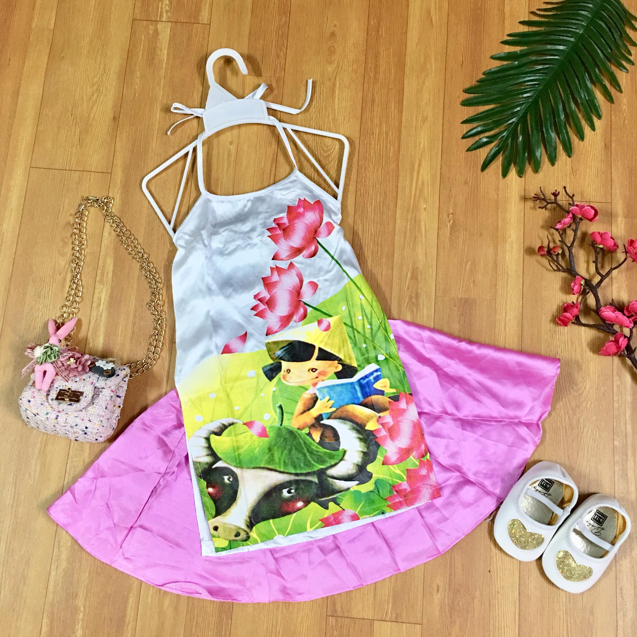 [HCM][Ảnh Thật] Áo Dài Cách Tân Bé Gái Hoa Sen Cổ Yếm Xẻ Tà Phối Chân Váy Lụa Mềm Mại