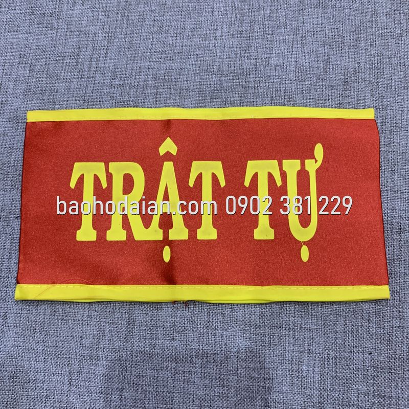 Băng rôn khẩu hiệu đeo cánh tay