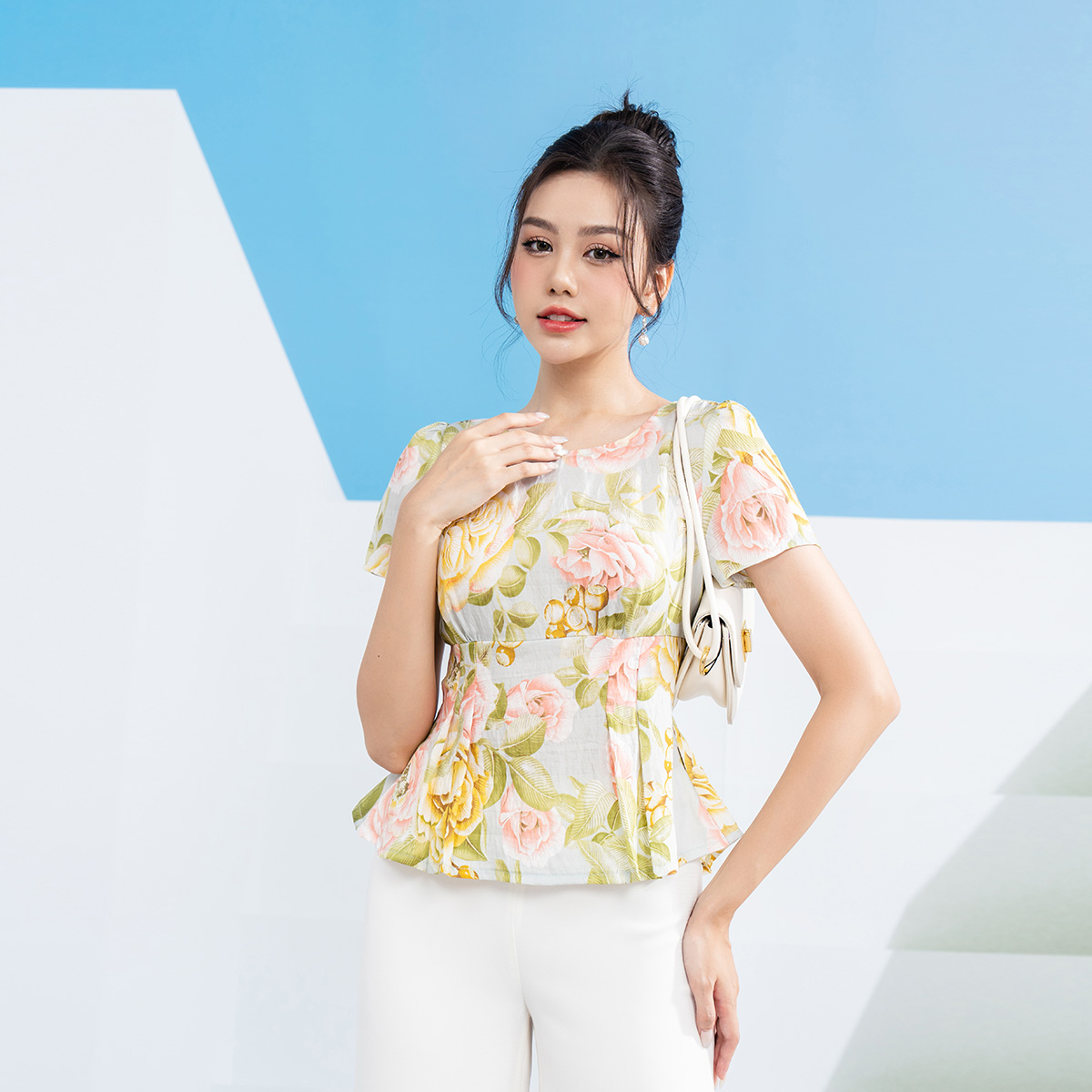 Áo cổ tròn lamer xếp ly eo l61b23h028