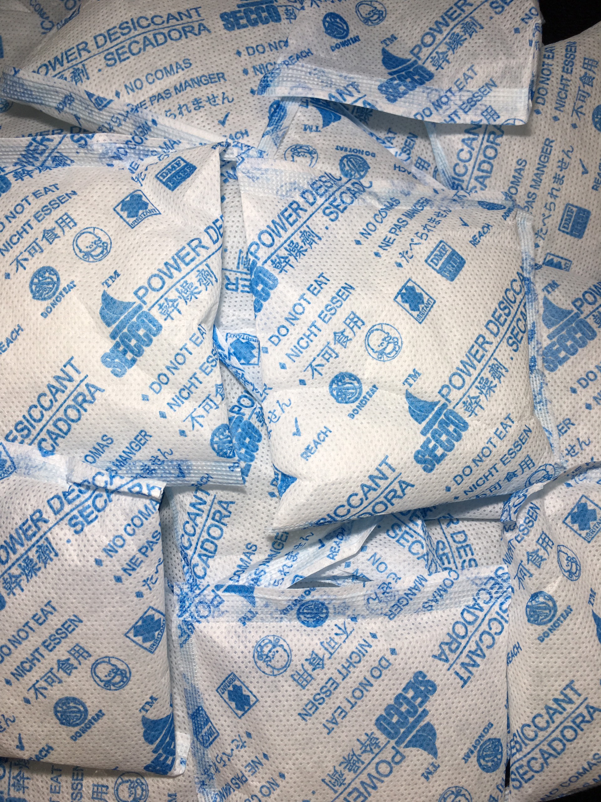 1 Kg gói hút ẩm loại 50 gram (Tặng 2 cuộn băng keo văn phòng)