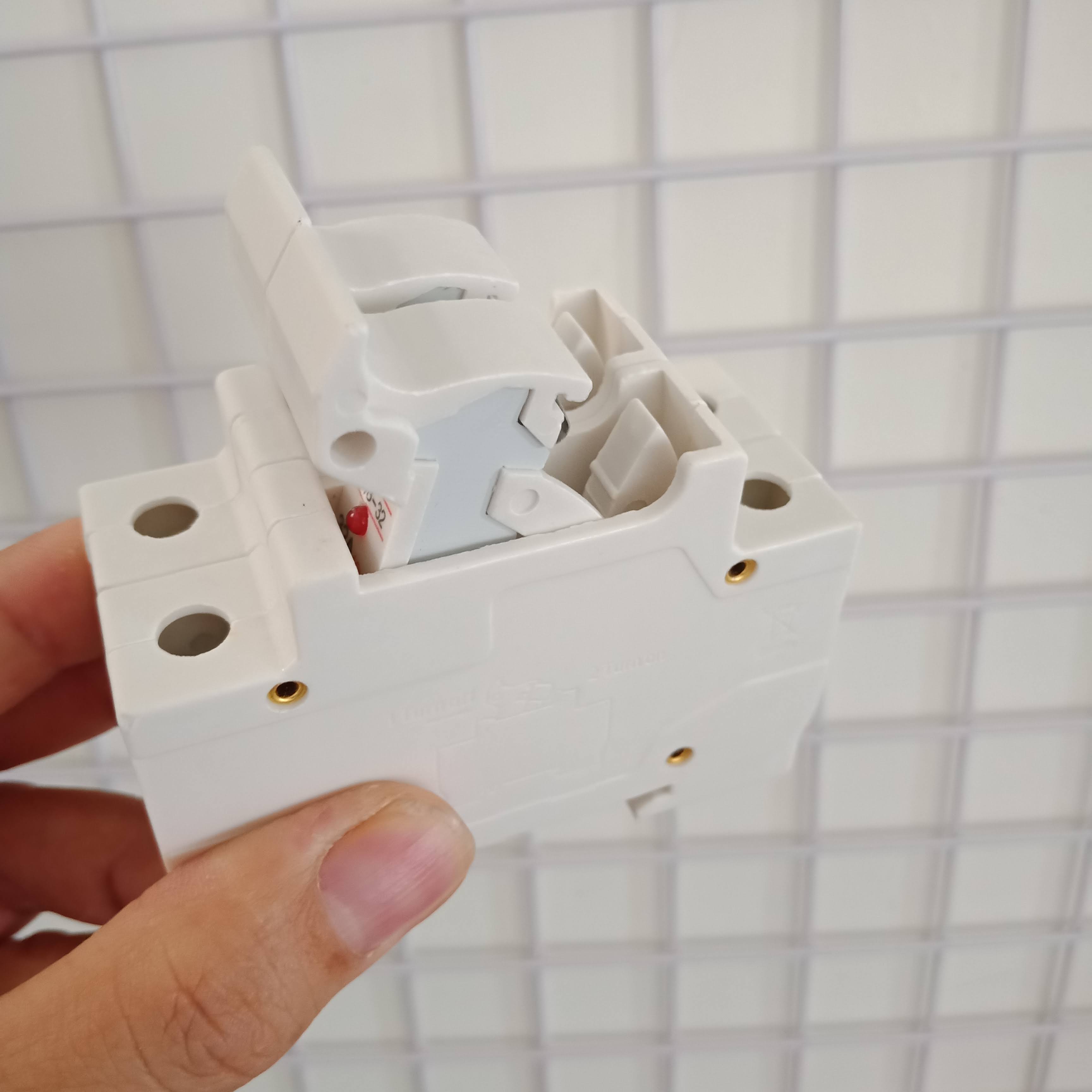 Đế cầu chì 1P 2P, Kèm cầu chì 16A- 32A