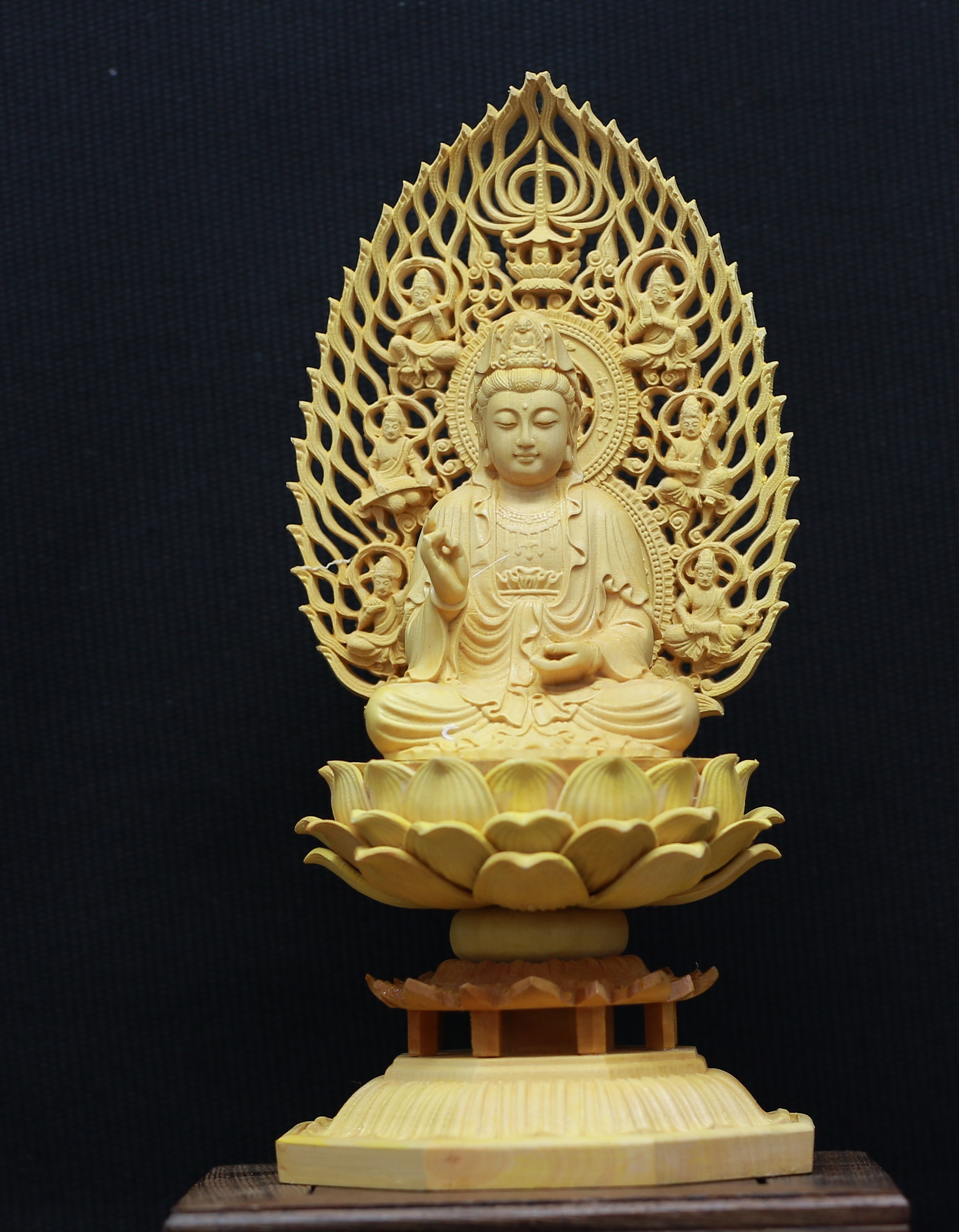 Tượng gỗ Phật Bà Quan Âm có hào quang ( gỗ Hoàng Dương cao 17cm)