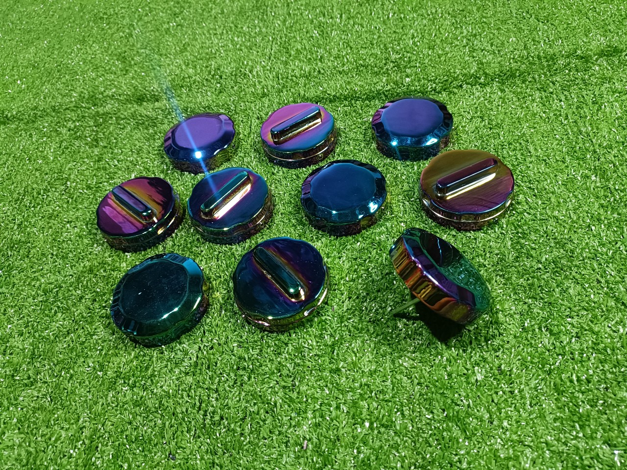 Chụp nắp bình xăng titan cho xe máy