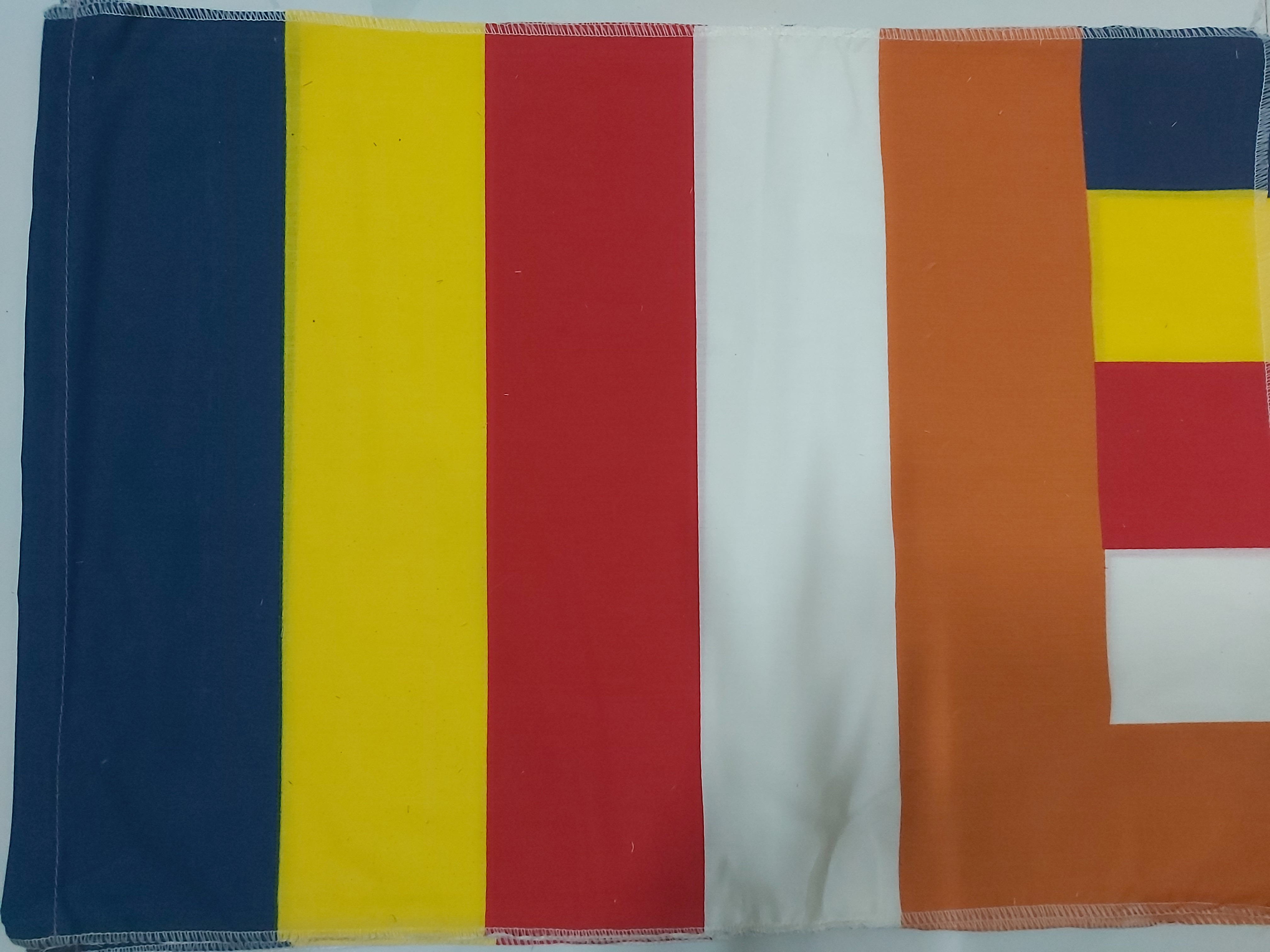 Cờ Phật giáo 40 x 60 (vải kate) ( xấp 2 lá )