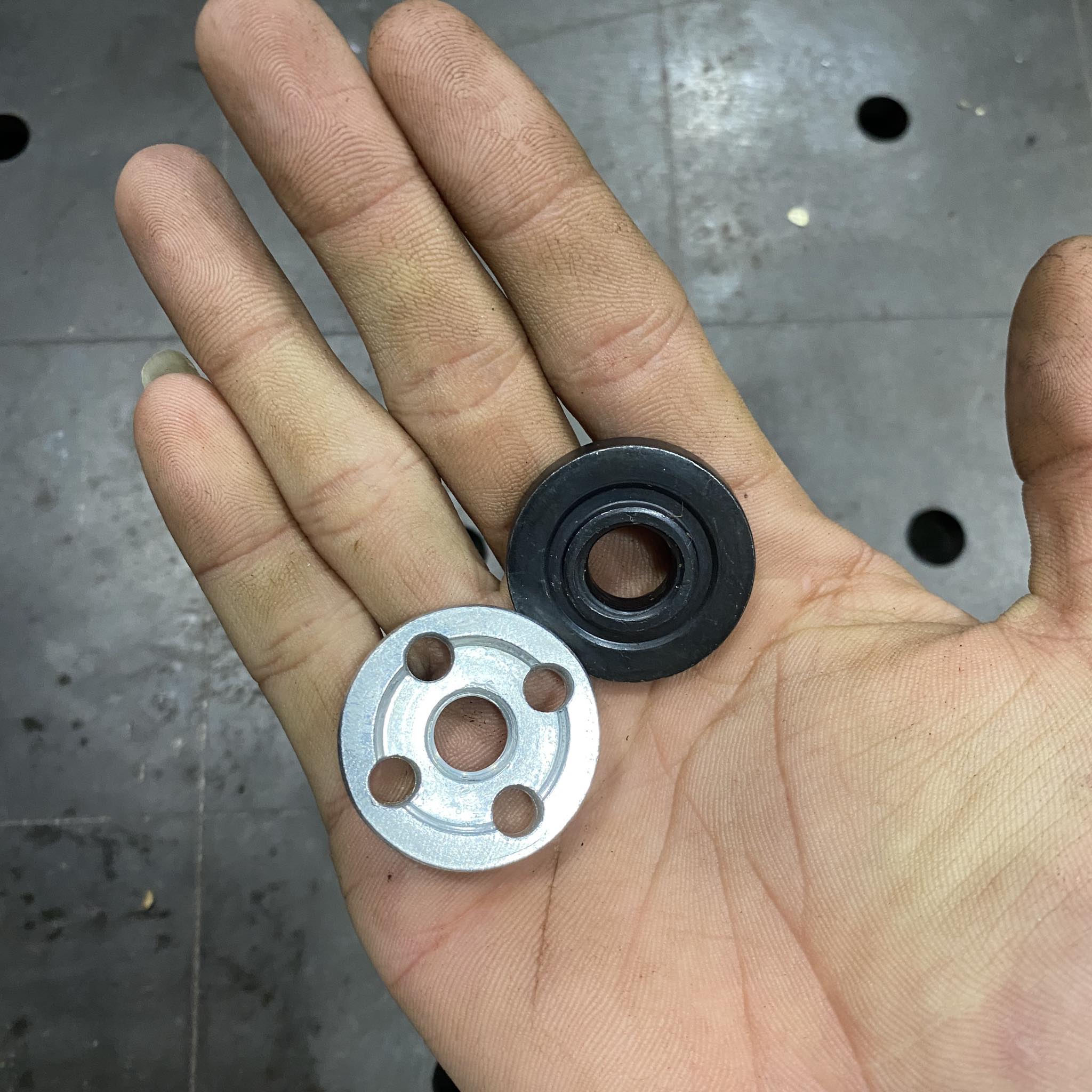 Ốc Giữ Lưỡi Cưa, Mài